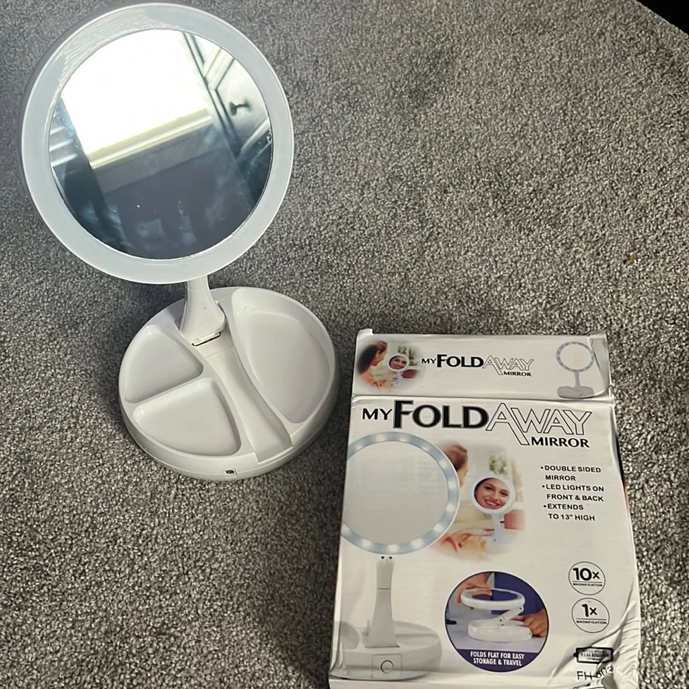 BRAND NEW My Fold Away Mirror